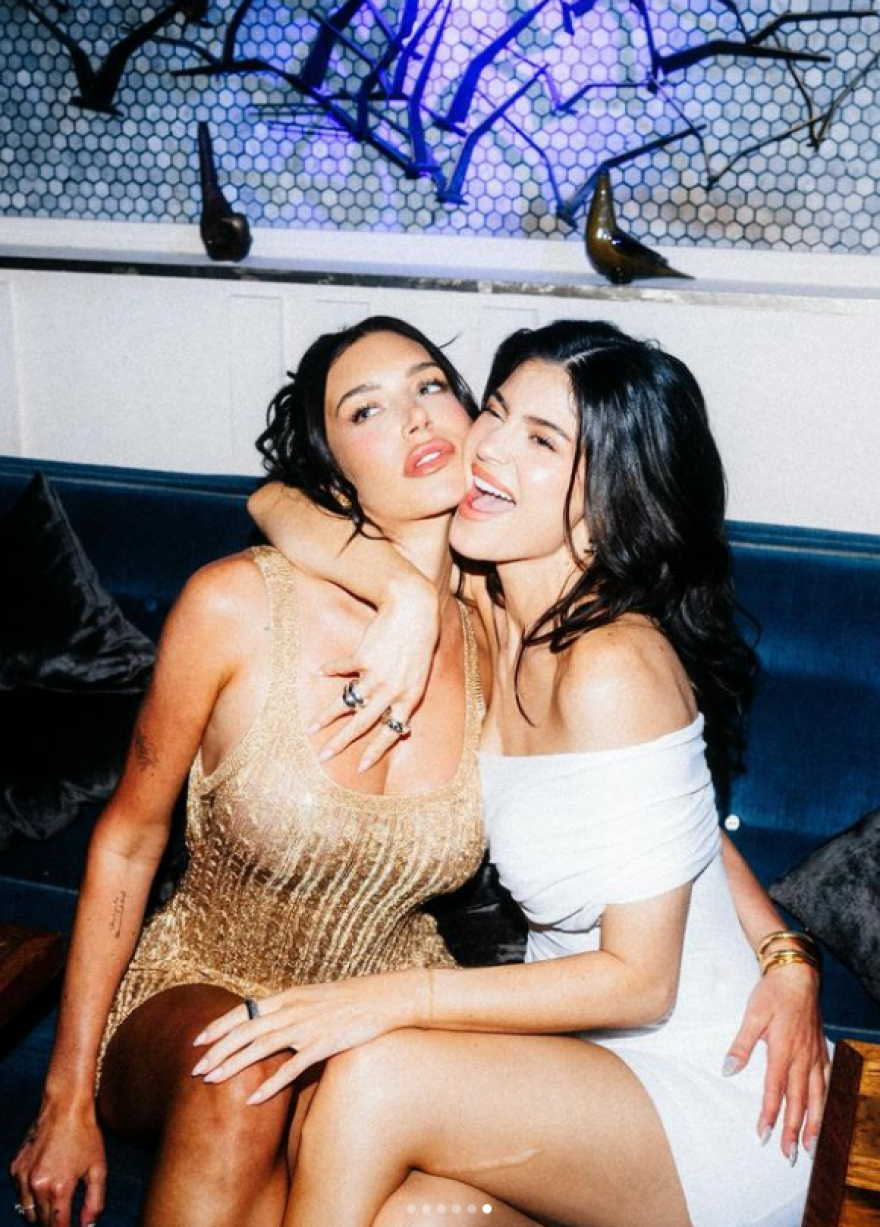 Κάιλι Τζένερ: Οι αγκαλιές της με τη Στέισι Καρανικολάου σε έξοδό τους