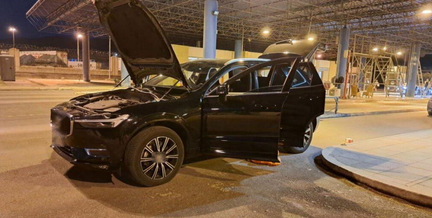 Σε κρύπτες στο όχημά τους έκρυβαν τριάμισι κιλά χρυσαφικών - Δείτε φωτογραφίες