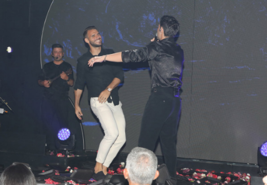 Ζέτα Θεοδωροπούλου – Παναγιώτης Ταχτσίδης: Διασκέδασαν στο ίδιο μαγαζί με διαφορετικές παρέες - Φωτογραφίες