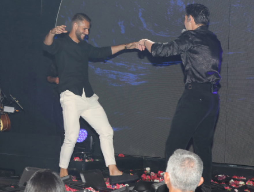 Ζέτα Θεοδωροπούλου – Παναγιώτης Ταχτσίδης: Διασκέδασαν στο ίδιο μαγαζί με διαφορετικές παρέες - Φωτογραφίες