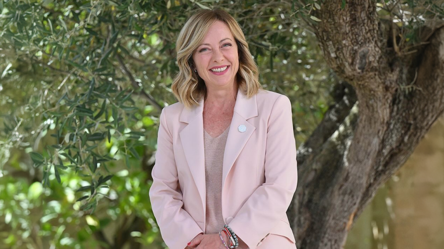 Τζόρτζια Μελόνι: Αγκαλιές, χαμόγελα και selfie στη Σύνοδο της G7 - Πώς υποδέχθηκε τους ηγέτες