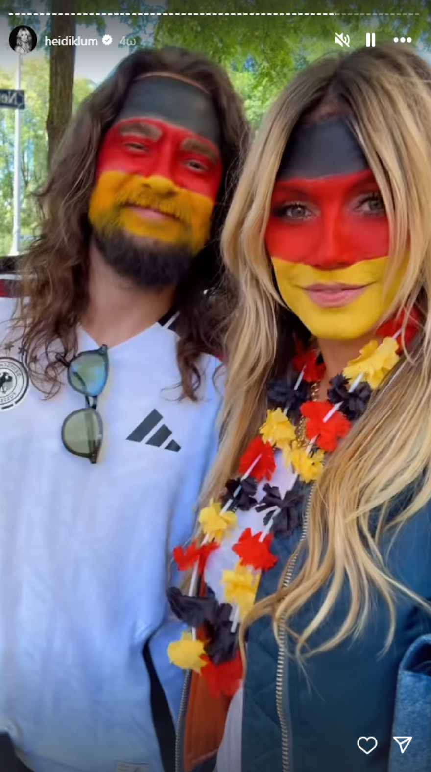 Χάιντι Κλουμ: Βάφτηκε στα χρώματα της σημαίας της Γερμανίας με τον σύζυγό της - Οι φωτογραφίες τους στο γήπεδο