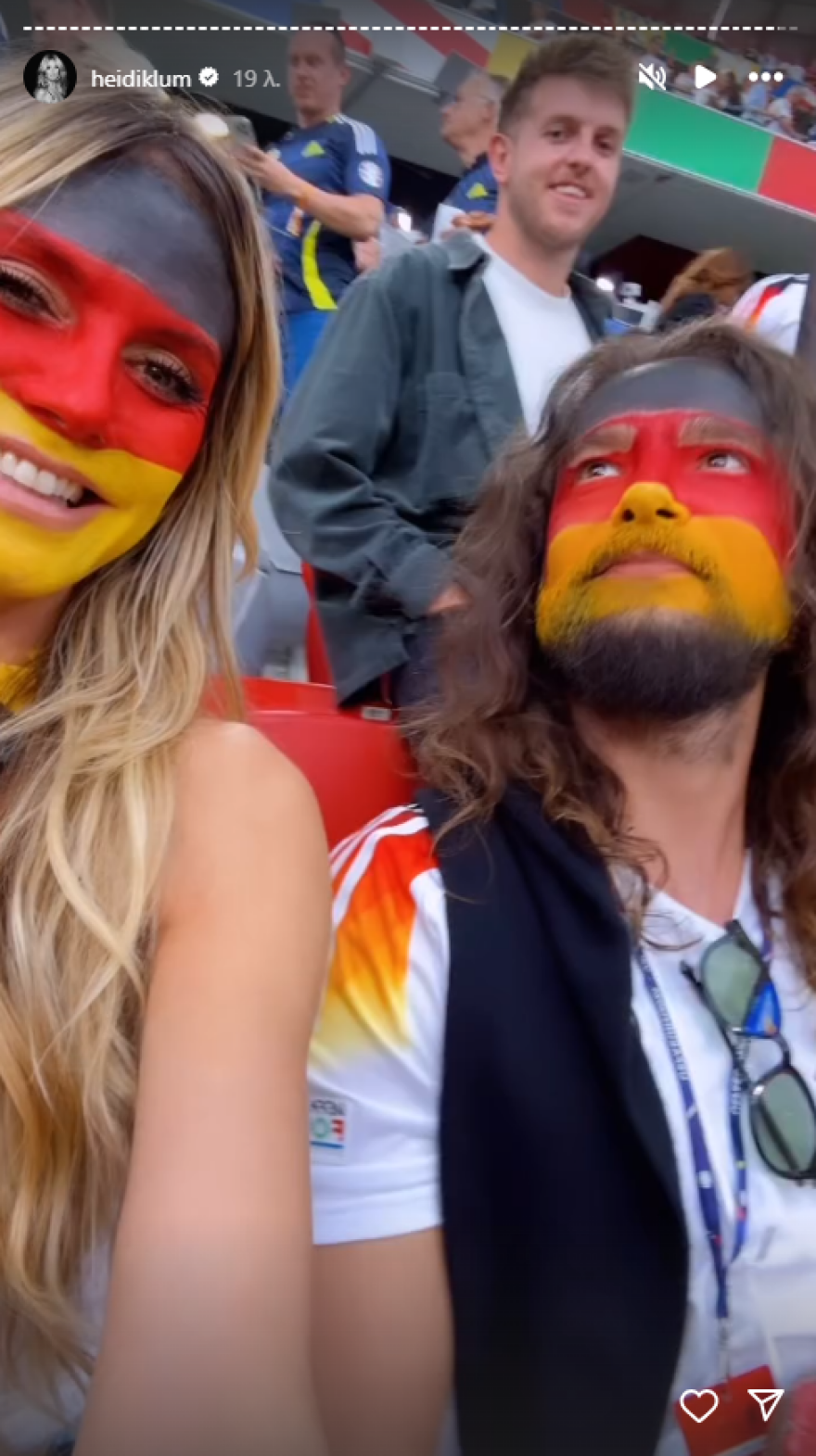 Χάιντι Κλουμ: Βάφτηκε στα χρώματα της σημαίας της Γερμανίας με τον σύζυγό της - Οι φωτογραφίες τους στο γήπεδο