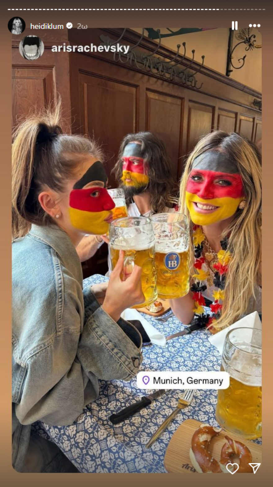 Χάιντι Κλουμ: Βάφτηκε στα χρώματα της σημαίας της Γερμανίας με τον σύζυγό της - Οι φωτογραφίες τους στο γήπεδο