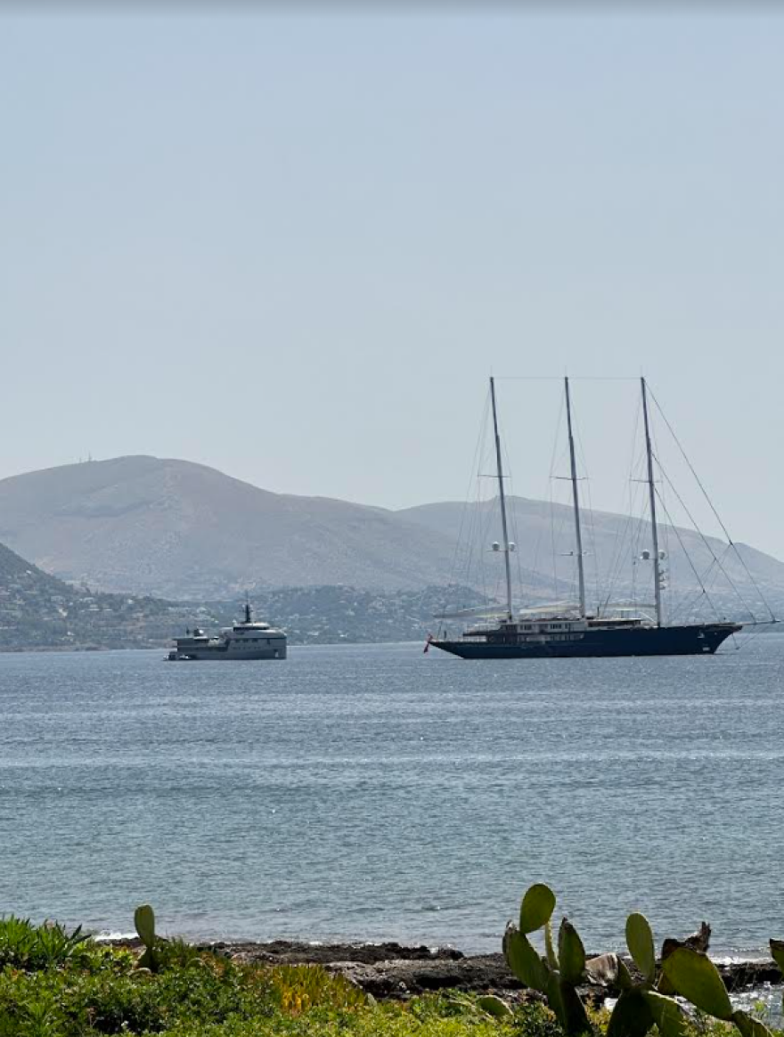 Αθηναϊκή Ριβιέρα: Τα... μυστήρια με τον Μπέζος, ο Λίαμ, η Κάιλι και η Κιμ