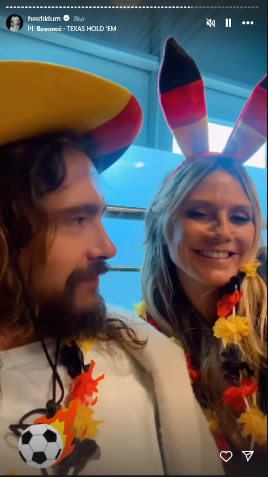 Χάιντι Κλουμ: Βάφτηκε στα χρώματα της σημαίας της Γερμανίας με τον σύζυγό της - Οι φωτογραφίες τους στο γήπεδο