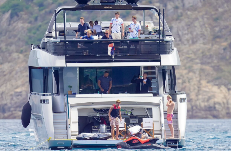 Έρλινγκ Χάαλαντ: Η Ευρώπη παίζει μπάλα στη Γερμανία και εκείνος απολαμβάνει τις διακοπές του - Φωτογραφίες 