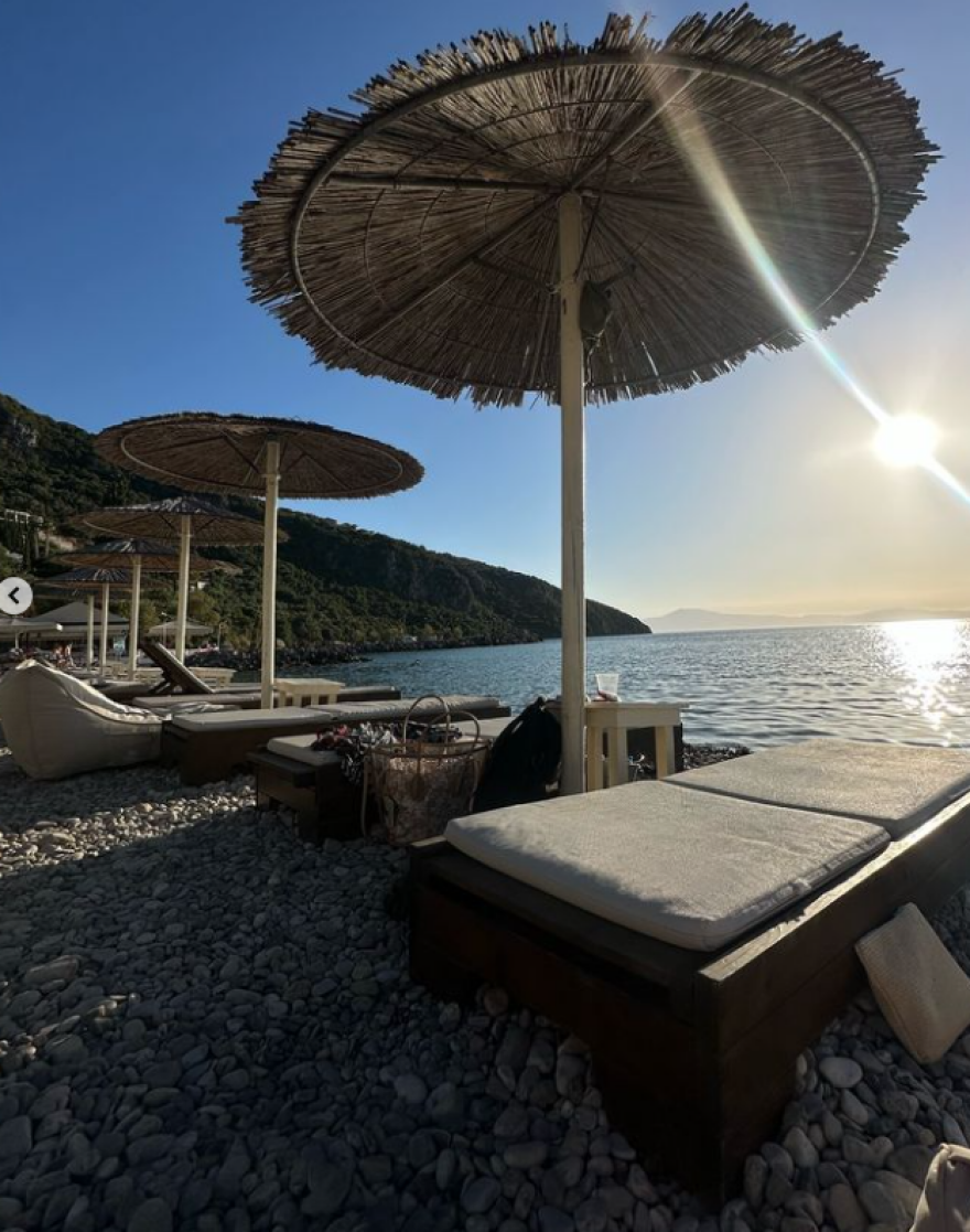 Δανάη Μπάρκα: Φωτογραφήθηκε με το μαγιό της 