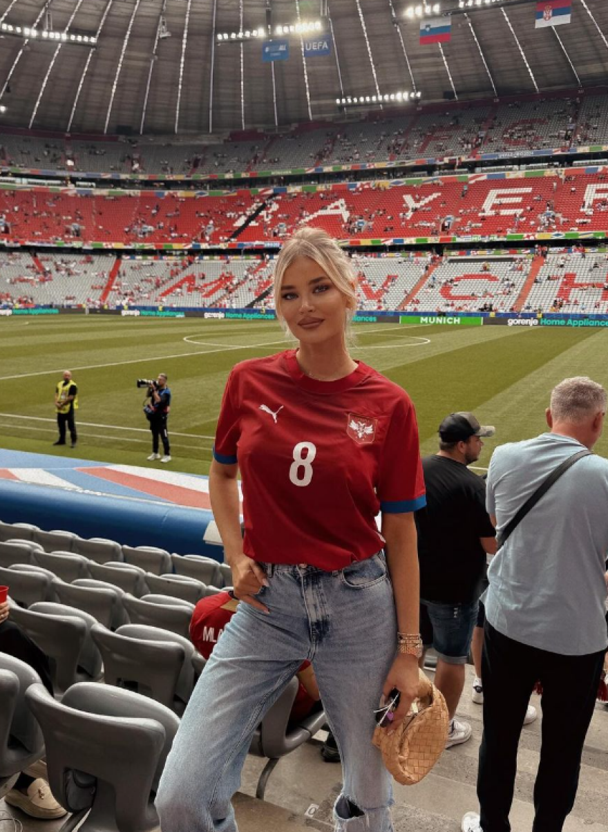 Euro 2024: Ο Γιόβιτς έκλεψε τον βαθμό από τη Σλοβενία και η σύντροφός του την παράσταση στην εξέδρα - Φωτογραφίες