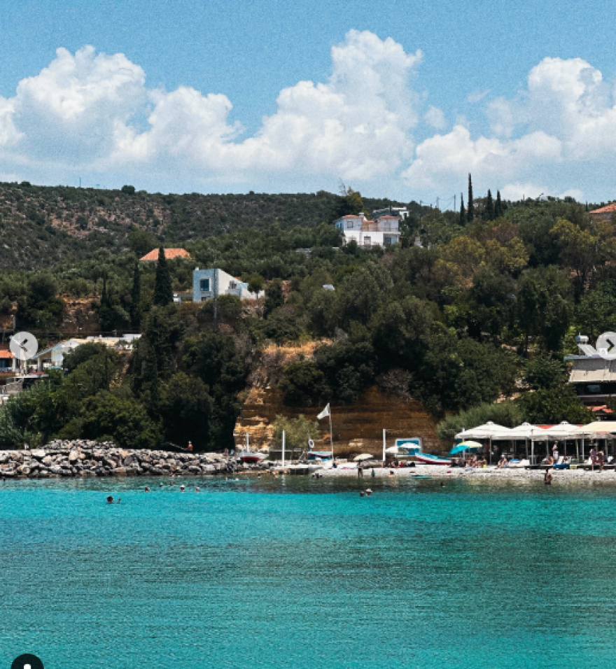 Δανάη Μπάρκα: Αναπολεί τις διακοπές που έκανε στη Μάνη με φωτογραφίες της στη θάλασσα