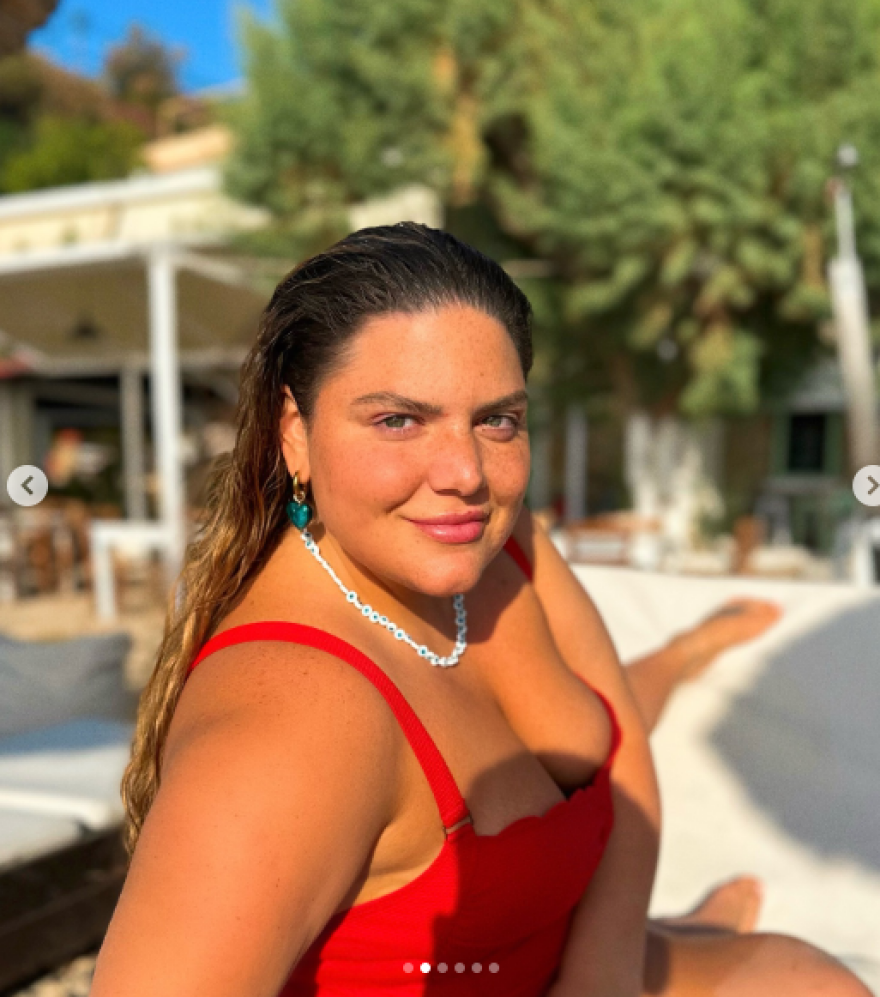 Δανάη Μπάρκα: Αναπολεί τις διακοπές που έκανε στη Μάνη με φωτογραφίες της στη θάλασσα