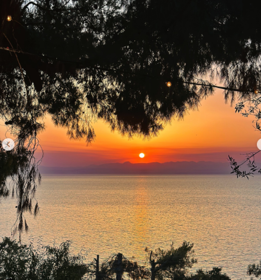 Δανάη Μπάρκα: Αναπολεί τις διακοπές που έκανε στη Μάνη με φωτογραφίες της στη θάλασσα