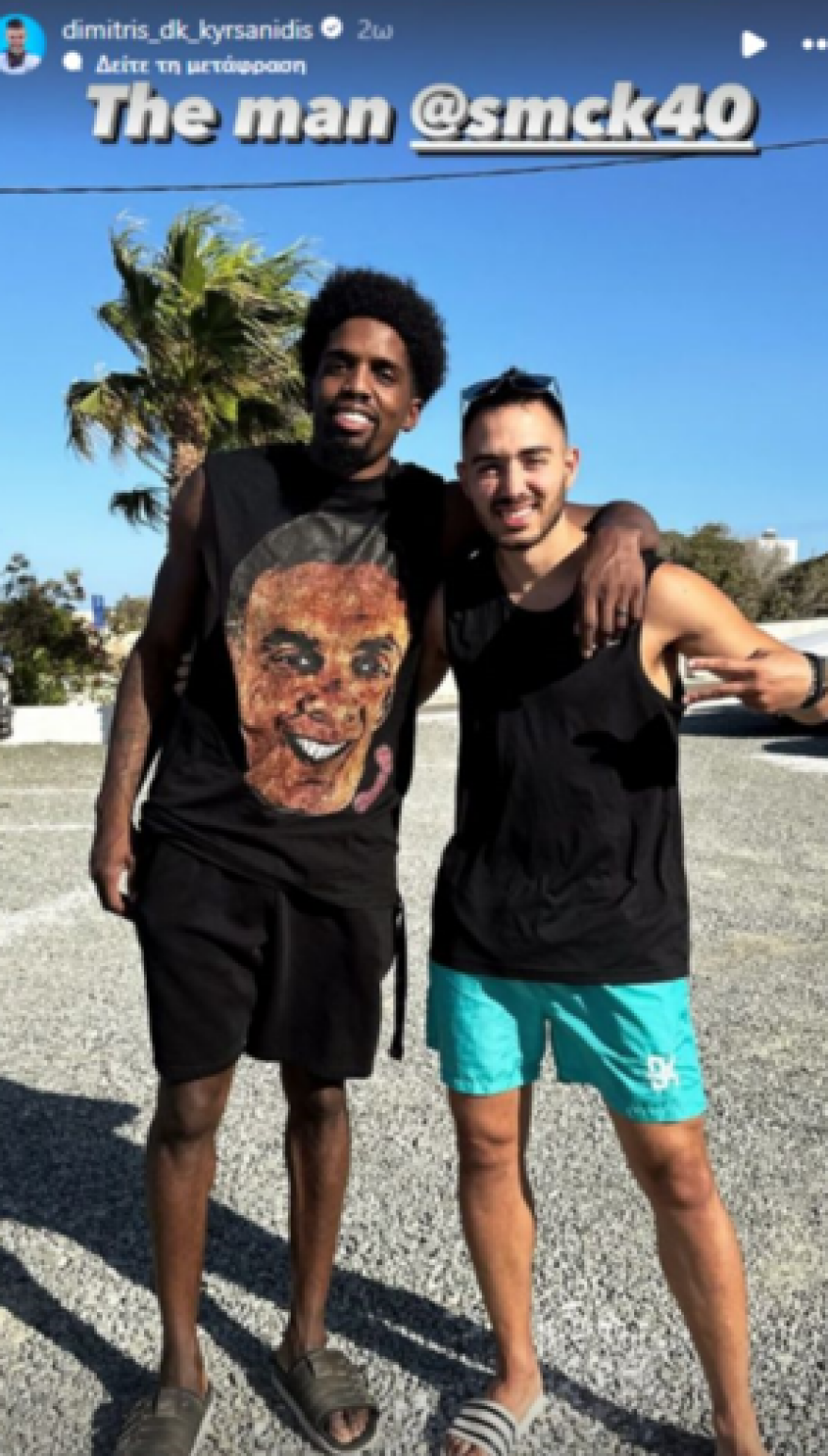 Ολυμπιακός: Ο ΜακΚίσικ κυκλοφορεί στη Σύρο με μπλουζάκι με το πρόσωπο του Μπαρτζώκα - Φωτογραφία 
