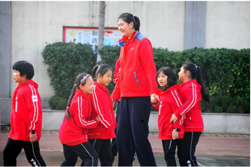 Ζανγκ Ζιγιού, το 16χρονο κορίτσι θαύμα του κινεζικού μπάσκετ που έχει ύψος 2.20!