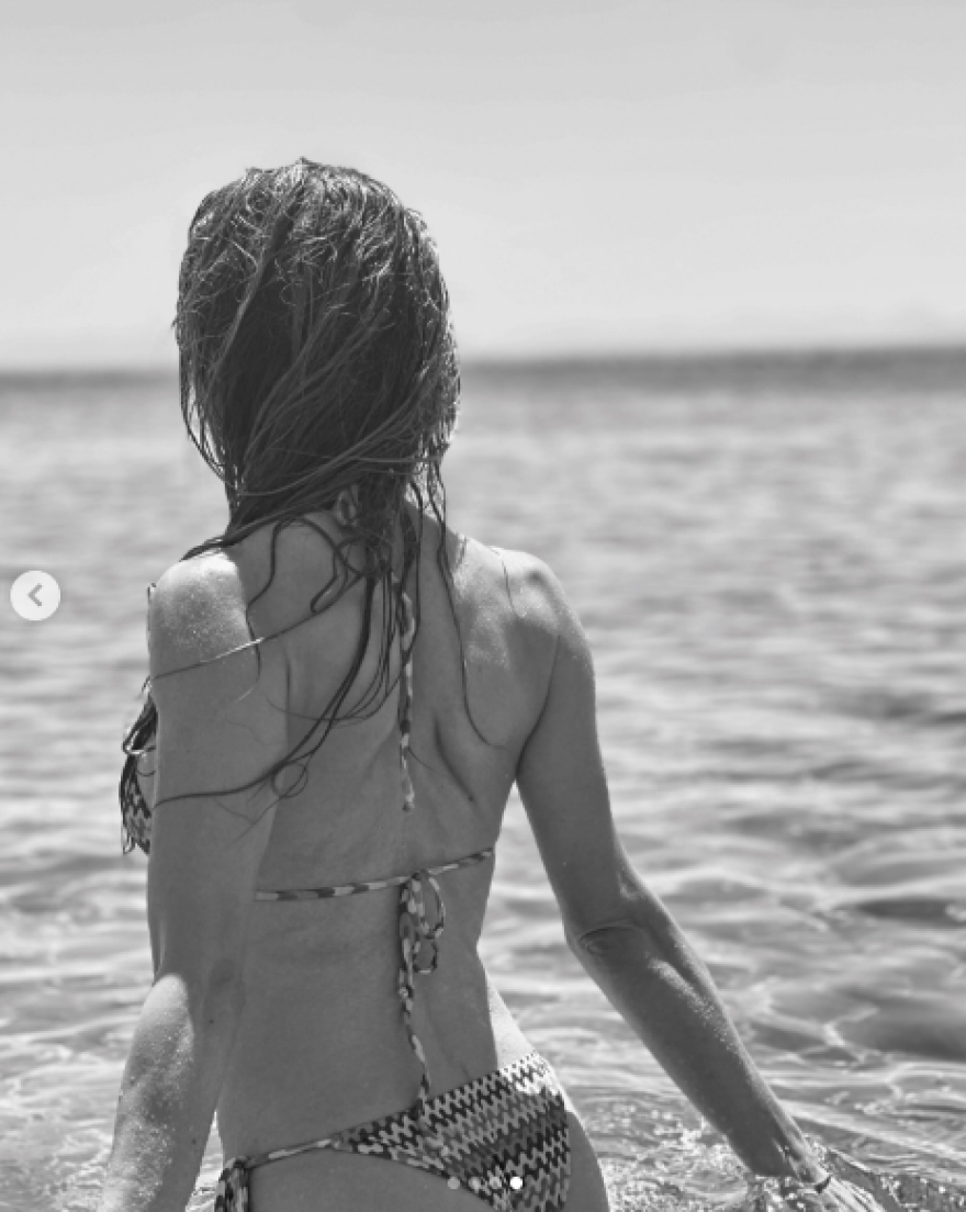 Ντορέττα Παπαδημητρίου: Τα ασπρόμαυρα στιγμιότυπά της από την παραλία