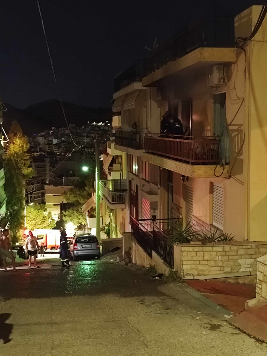 Κερατσίνι: Φωτιά σε διαμέρισμα πρώτου ορόφου - Δείτε βίντεο 