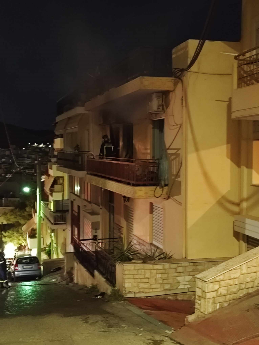 Κερατσίνι: Φωτιά σε διαμέρισμα πρώτου ορόφου - Δείτε βίντεο 