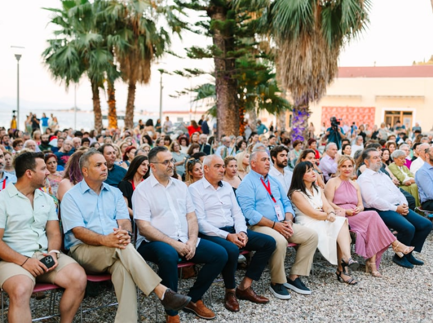 Αλεξάντερ Πέιν - Καρυοφυλλιά Καραμπέτη: Στην Τελετή Λήξης του Κινηματογραφικού Φεστιβάλ Αιγίου