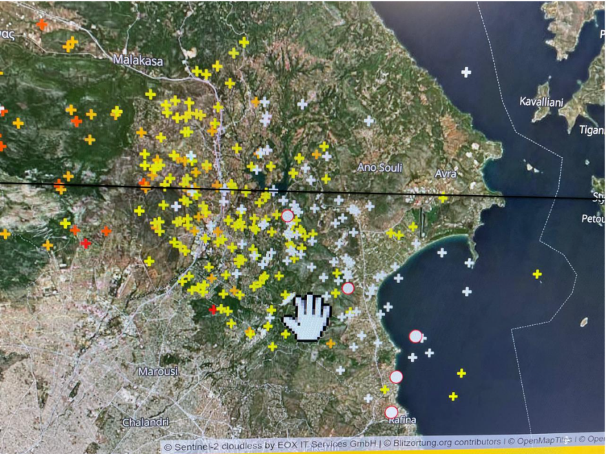 Κακοκαιρία στην Αττική - Χαλάζι στον Άγιο Στέφανο, καταρρακτώδης βροχή στα Σπάτα, δείτε χάρτη με τα σημεία όπου έπεσαν κεραυνοί