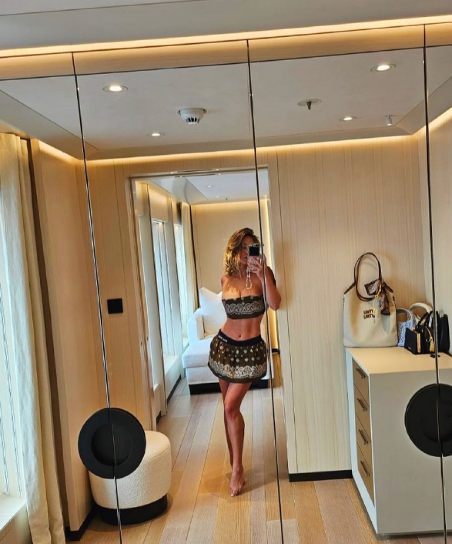 Σίντνεϊ Σουίνι: Οι πόζες που σπάνε ρεκόρ στο Instagram - Στο μυαλό μου είμαστε ήδη παντρεμένοι, της γράφουν