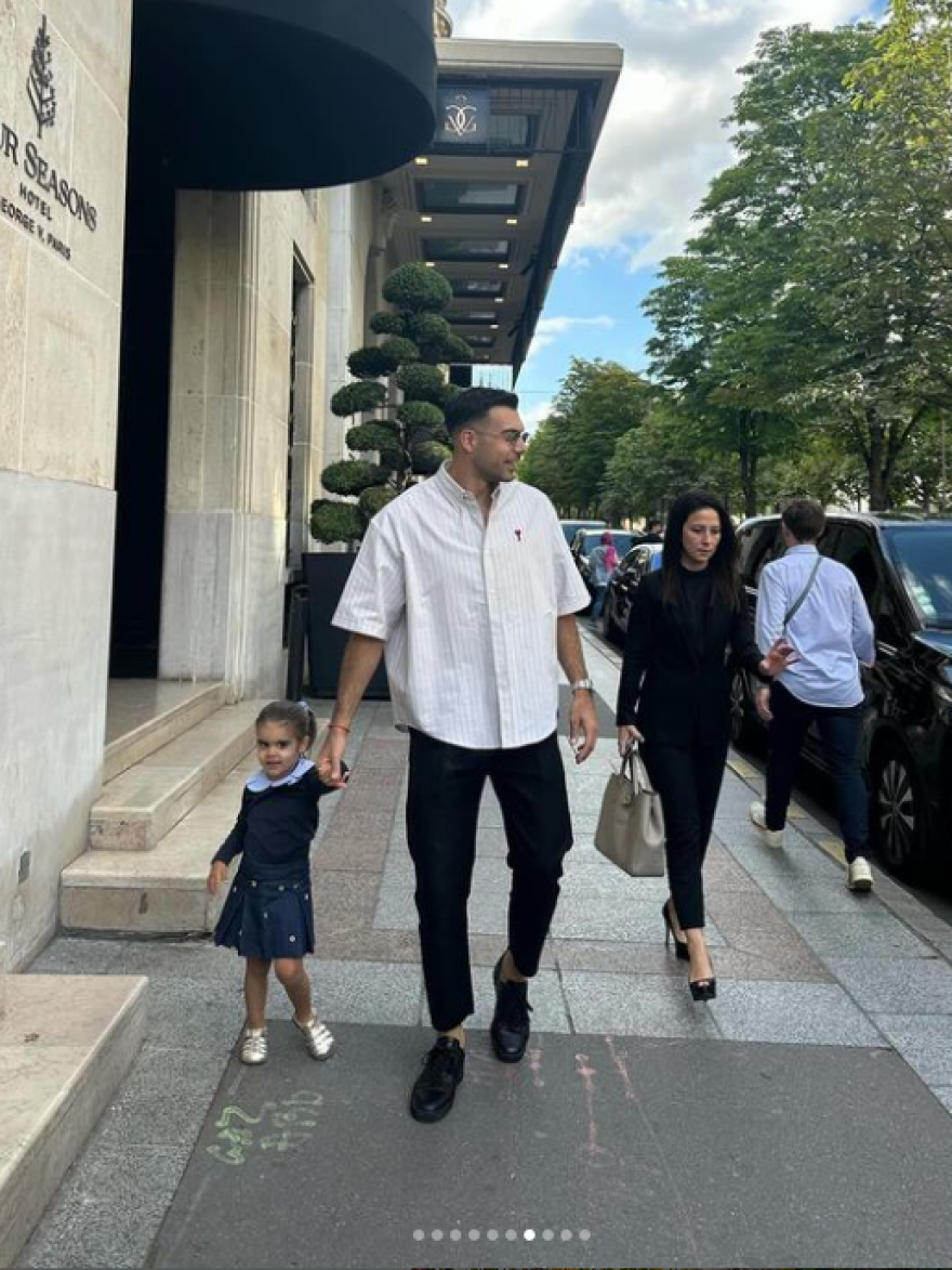 Κώστας Σλούκας - Μαρία Δαρσινού: Πήγαν οικογενειακά στο Παρίσι