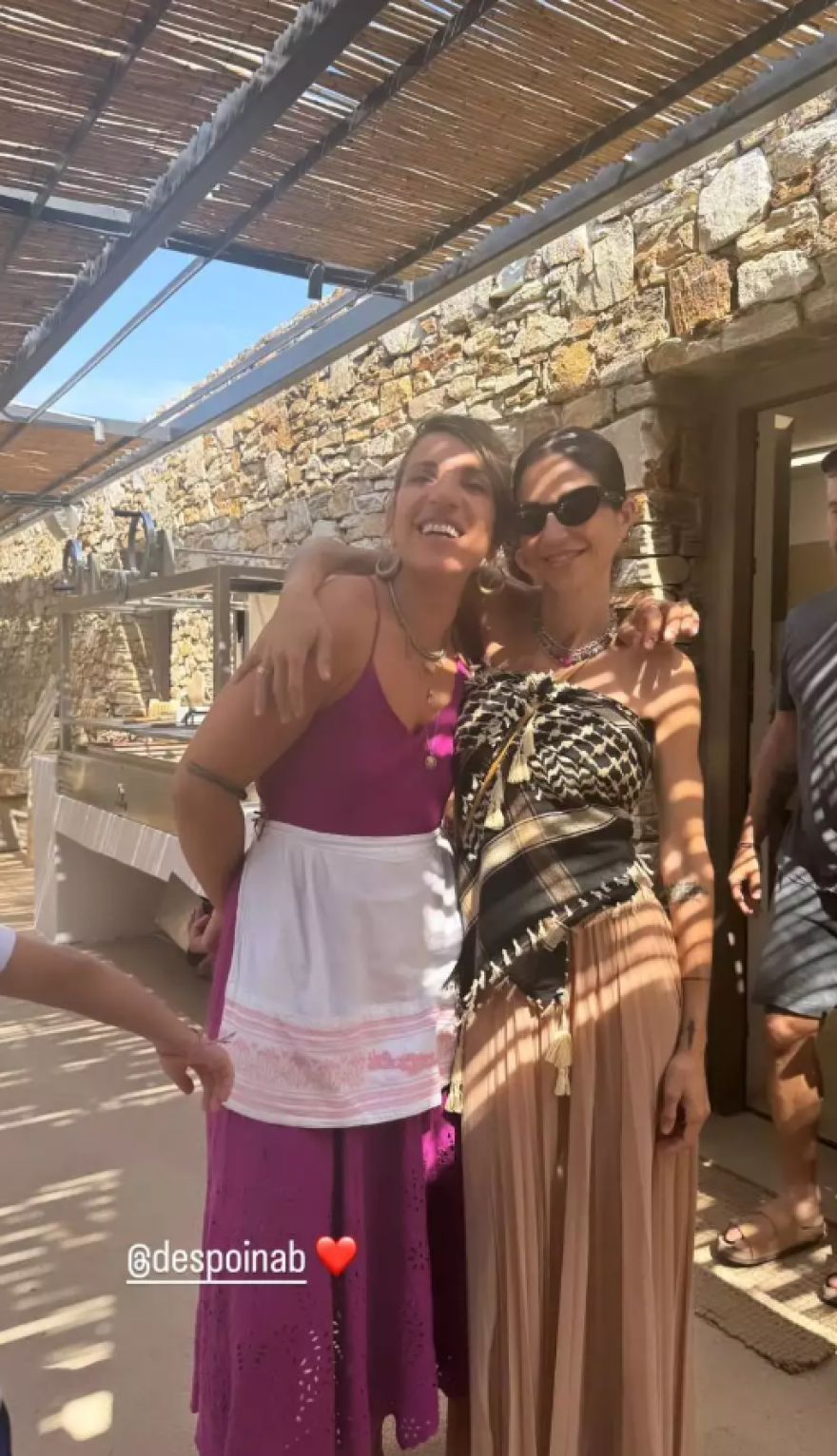 Σοφία Καρβέλα - Θανάσης Πανουργιάς: Για διακοπές στην Αντίπαρο