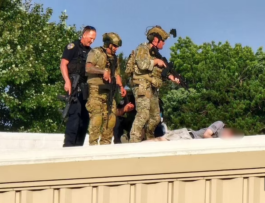 Απόπειρα δολοφονίας κατά του Τραμπ: Η στιγμή της επίθεσης - Ποιος είναι ο Τόμας Μάθιου Κρουκς, ο δράστης της απόπειρας δολοφονίας