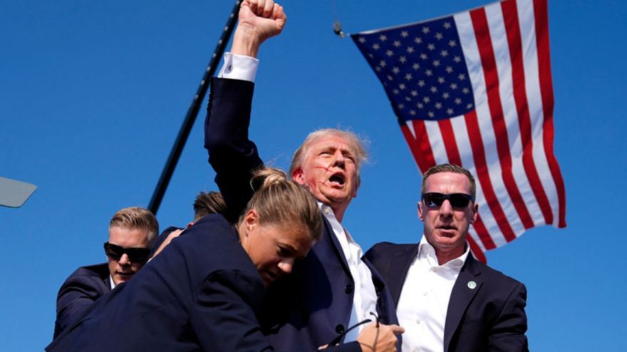 Απόπειρα δολοφονίας Τραμπ: Η επίθεση κατά του πρώην προέδρου σε ένα βίντεο και 10 φωτογραφίες