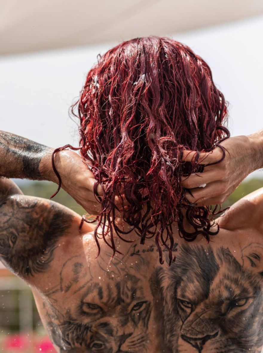 Κουκουρέγια: Τήρησε την υπόσχεσή του ο Ισπανός αμυντικός και έβαψε κόκκινα τα μαλλιά του - Φωτογραφίες 