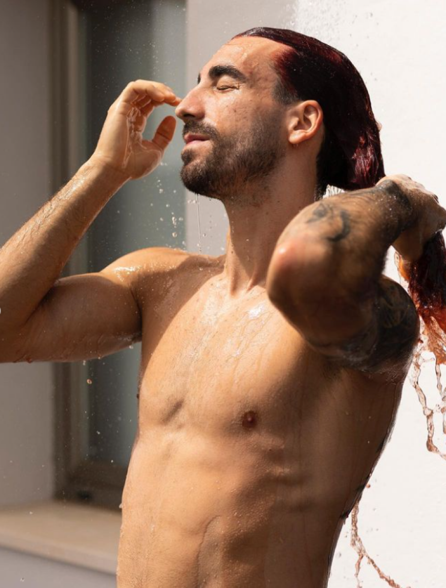 Κουκουρέγια: Τήρησε την υπόσχεσή του ο Ισπανός αμυντικός και έβαψε κόκκινα τα μαλλιά του - Φωτογραφίες 