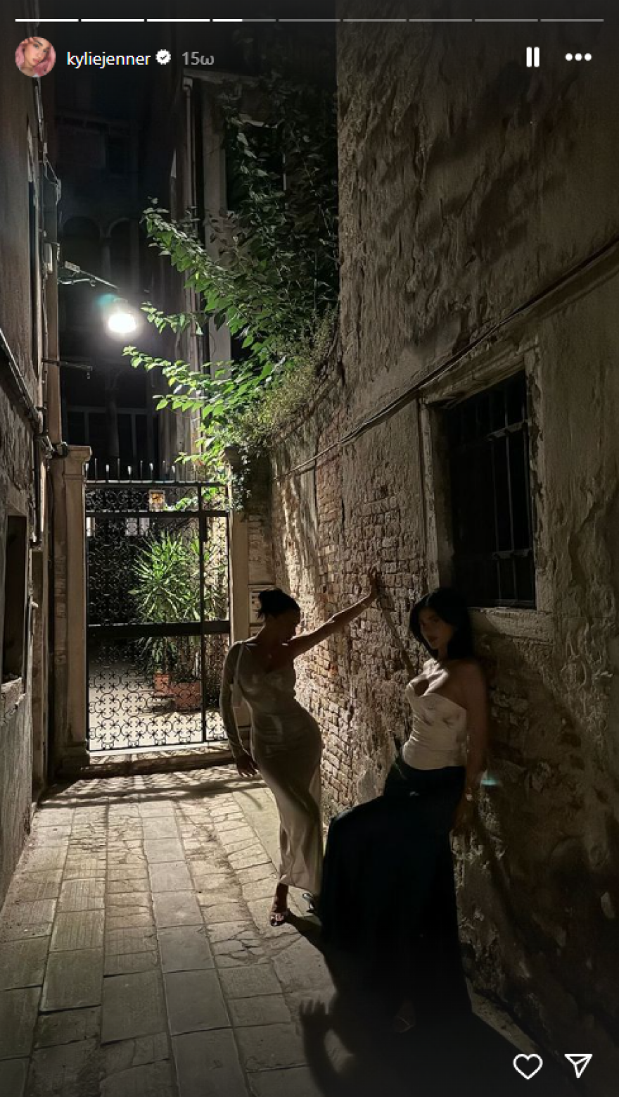 Κάιλι Τζένερ: Κάνει βόλτα με θαλάσσιο ταξί στη Βενετία