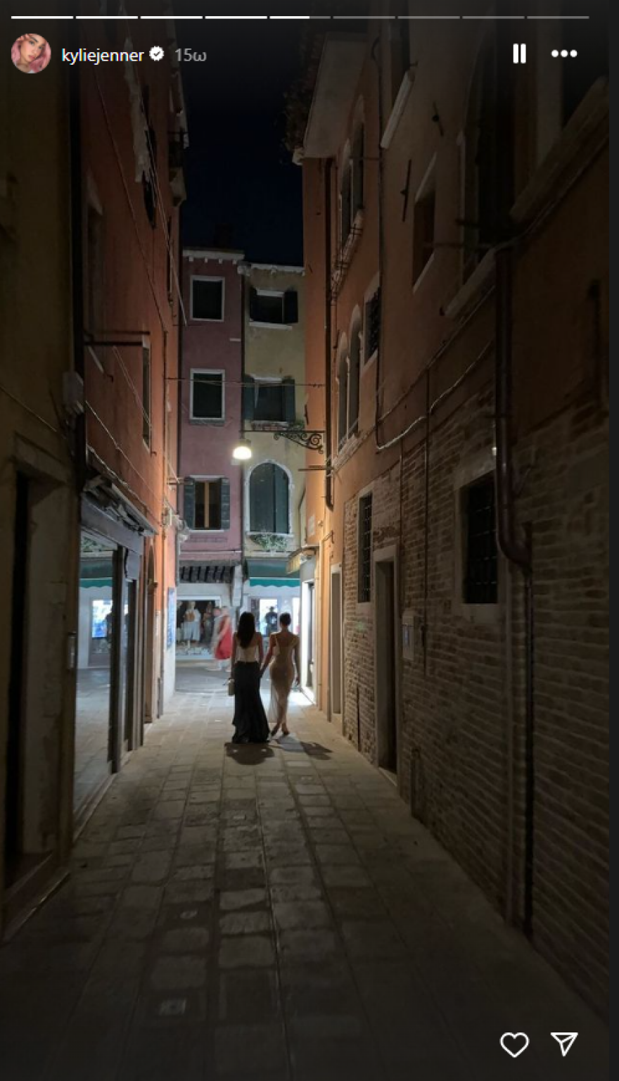 Κάιλι Τζένερ: Κάνει βόλτα με θαλάσσιο ταξί στη Βενετία