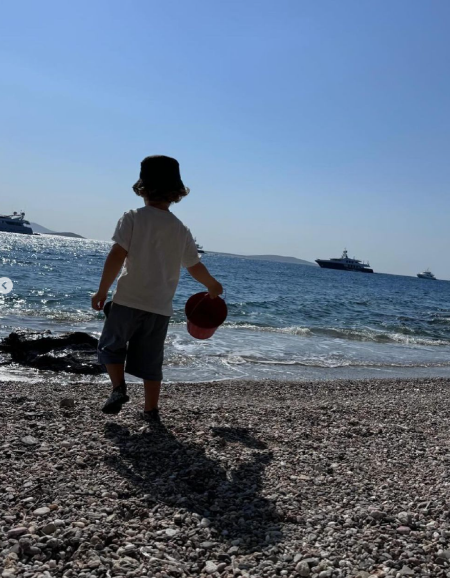 Στέλλα Μακάρτνεϊ: Βρίσκεται στην Ελλάδα και κάνει διακοπές με τη σύζυγο του Σταύρου Νιάρχου, Ντάσα Ζούκοβα