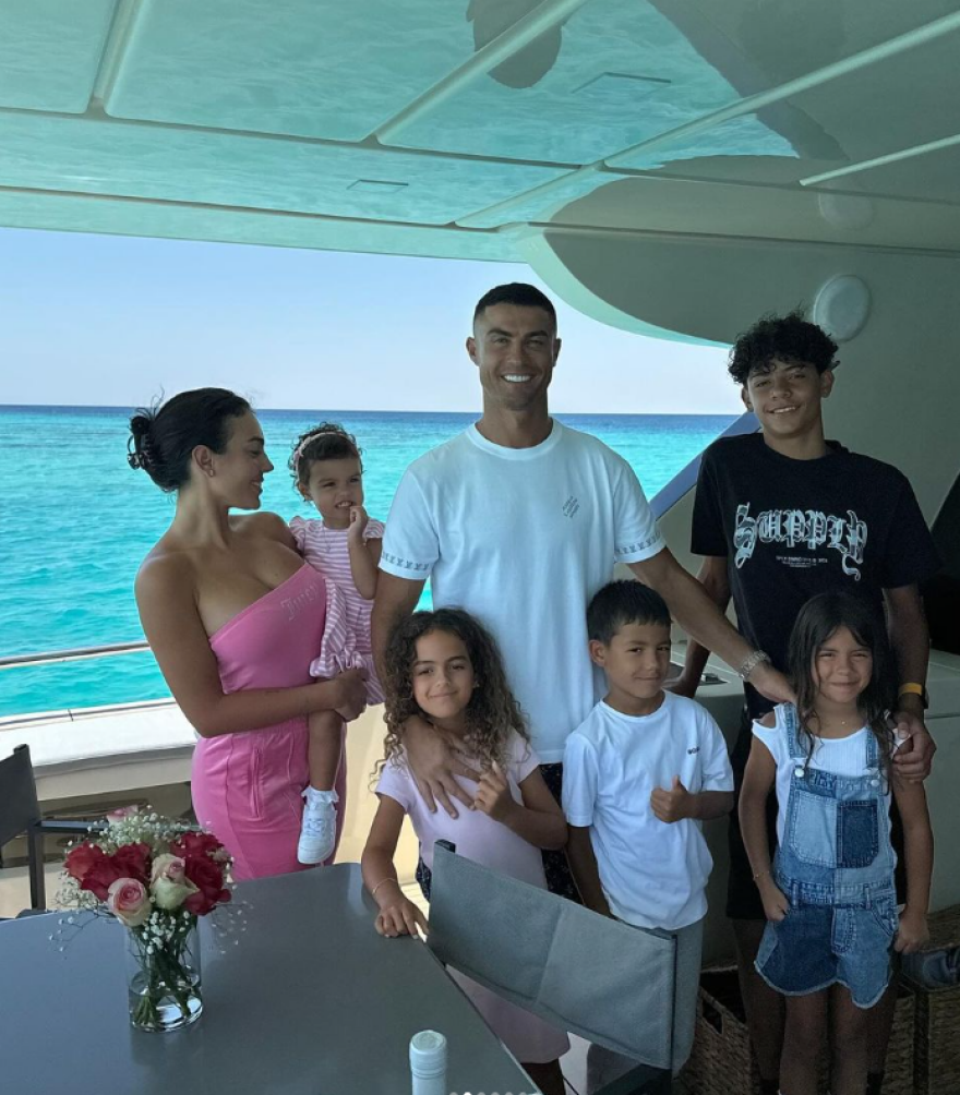 Τζορτζίνα Ροντρίγκεζ: Άλλαξε τελείως την εμφάνισή της ενόψει της τρίτης σεζόν της σειράς της στο Netflix