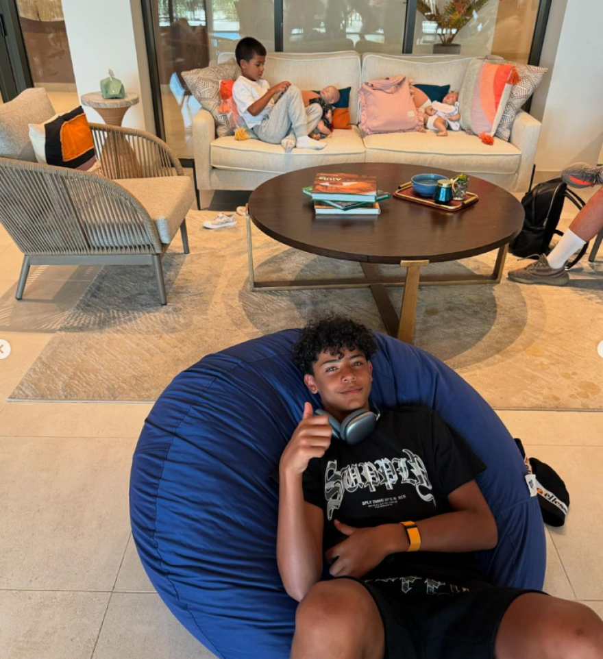 Τζορτζίνα Ροντρίγκεζ: Άλλαξε τελείως την εμφάνισή της ενόψει της τρίτης σεζόν της σειράς της στο Netflix