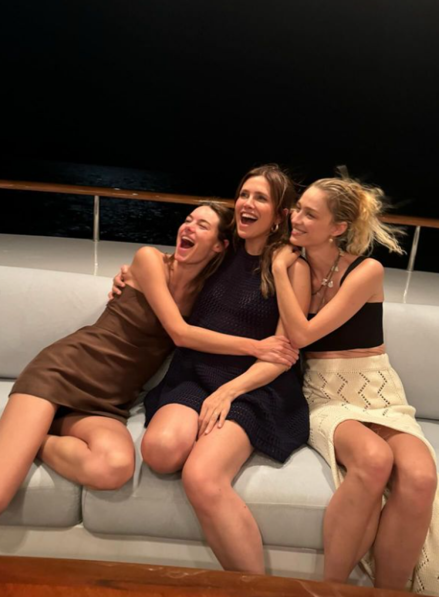 Στέλλα Μακάρτνεϊ: Βρίσκεται στην Ελλάδα και κάνει διακοπές με τη σύζυγο του Σταύρου Νιάρχου, Ντάσα Ζούκοβα