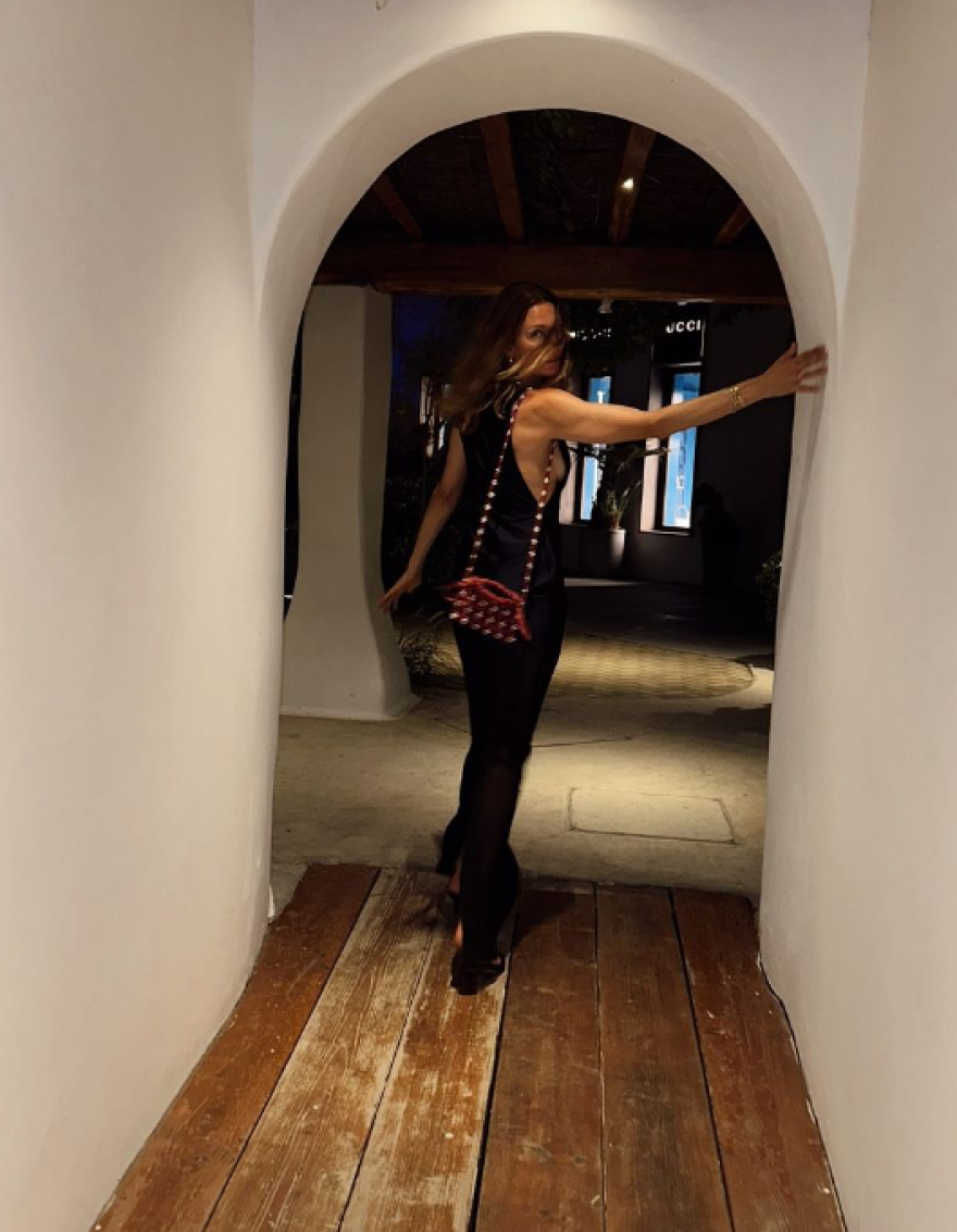 Βίκυ Καγιά: Με αποκαλυπτικό φόρεμα σε βραδινή της έξοδο - Οι φωτογραφίες που δημοσίευσε