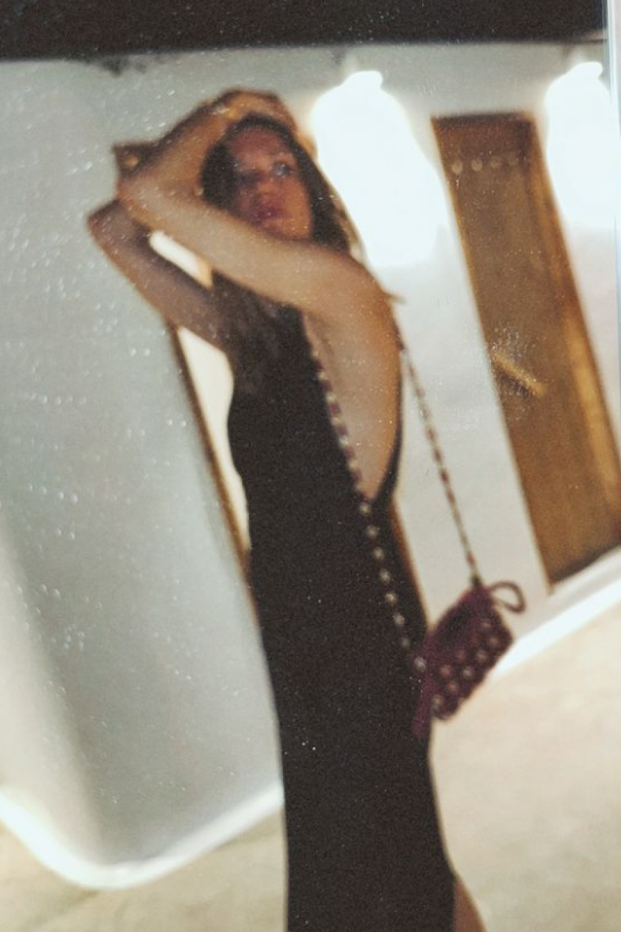 Βίκυ Καγιά: Με αποκαλυπτικό φόρεμα σε βραδινή της έξοδο - Οι φωτογραφίες που δημοσίευσε