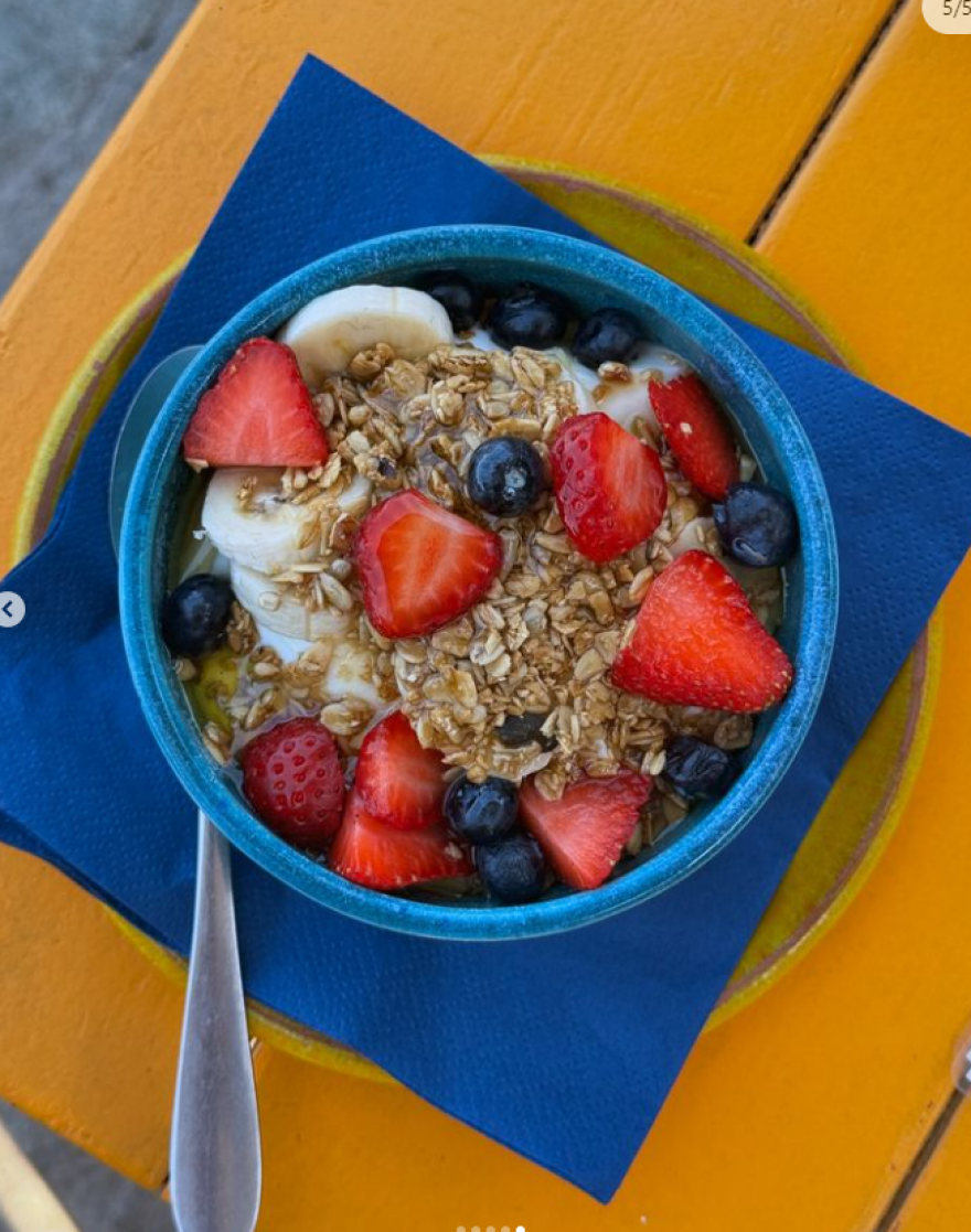 Έβελυν Καζαντζόγλου: Κουρεύτηκε και ποζάρει με κοντά μαλλιά