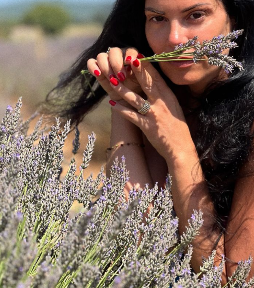 Μαρία Κορινθίου: Συνεχίζει τις διακοπές της στη Γαλλία - Η βόλτα της στη Μασσαλία