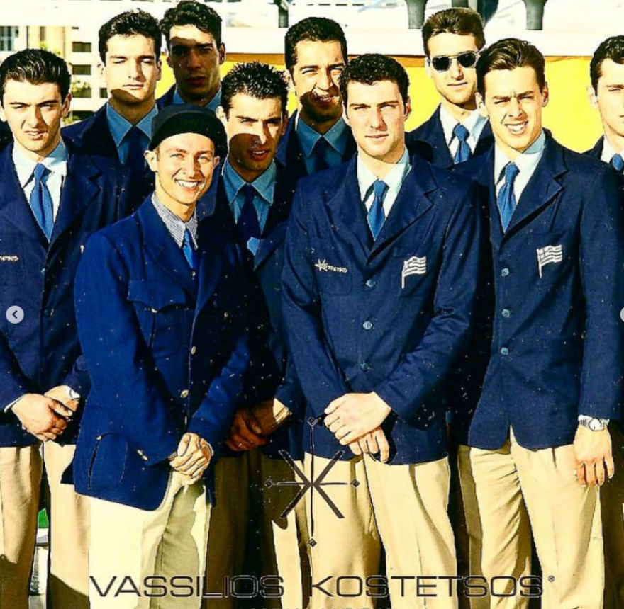 Βασίλειος Κωστέτσος: Μετά το ξέσπασμα για τις στολές στους Ολυμπιακούς, δείχνει δικές του δημιουργίες για ελληνικές ομάδες