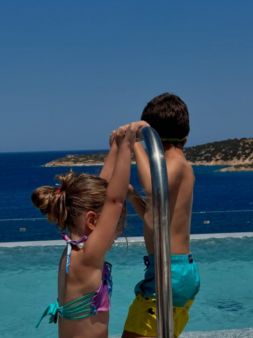 Παντελής Τουτουντζής: Στην Κρήτη με τον μέλλοντα σύζυγο και τα παιδιά τους για την ονομαστική του εορτή