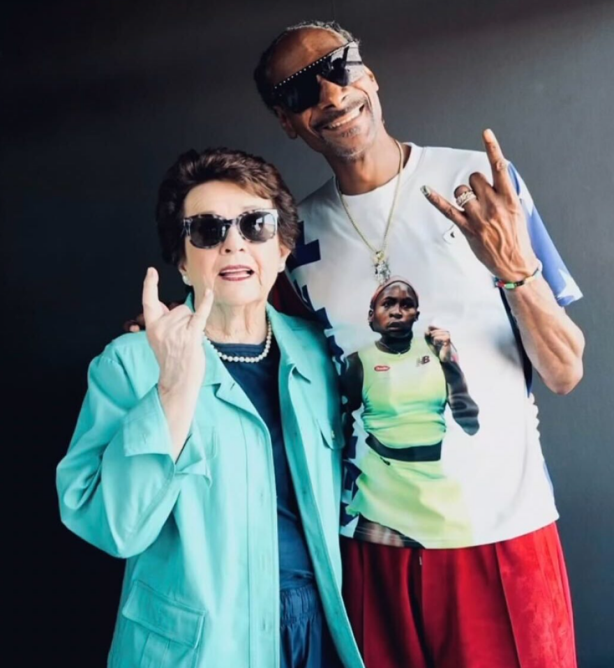 Μπίλι Τζιν Κινγκ: Viral στα social media ο «θρύλος» του τένις - Έβγαλε selfie με τον Snoop Dogg