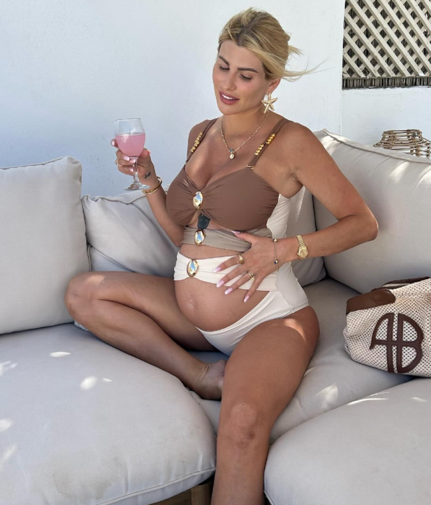 Ευρυδίκη Παπαδοπούλου: Φωτογραφίες από τις βόλτες της στα Ματογιάννια στον 6ο μήνα της εγκυμοσύνης της