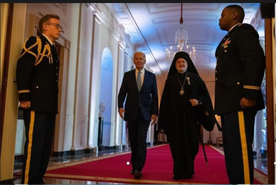 Ο Αρχιεπίσκοπος Ελπιδοφόρος, παρίσταται στα συνέδρια και των Ρεπουμπλικανών και των Δημοκρατικών