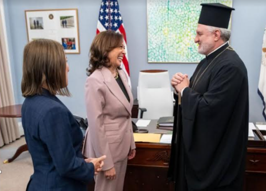 Ο Αρχιεπίσκοπος Ελπιδοφόρος, παρίσταται στα συνέδρια και των Ρεπουμπλικανών και των Δημοκρατικών