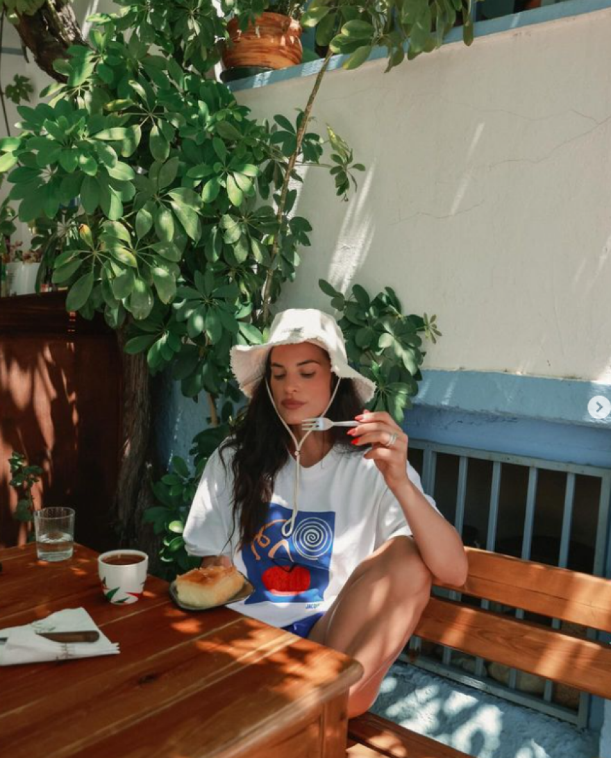 Χριστίνα Μπόμπα: Συνεχίζει τις διακοπές στη Νάξο