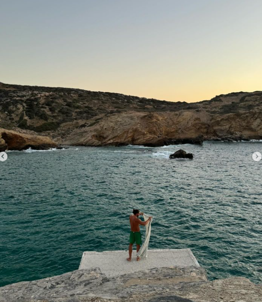 Κωνσταντίνος Βασάλος: Ανέβασε φωτογραφίες από την Αμοργό - Σε είδα με την κοπέλα σου, του σχολίασαν