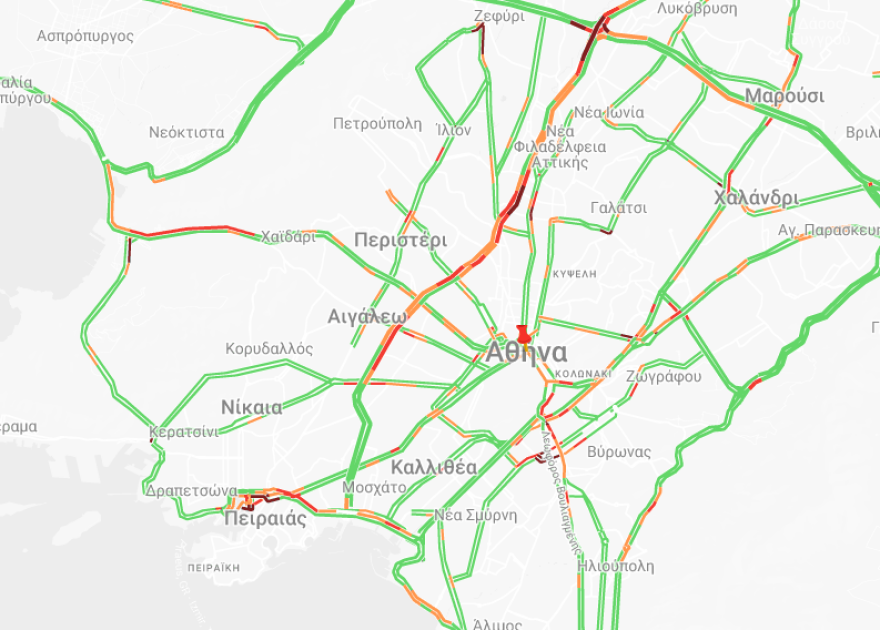 Αναχωρούν κατά κύματα οι πρώτοι αδειούχοι του Αυγούστου - Μικροκαθυστερήσεις στο λιμάνι του Πειραιά και στον Κηφισό