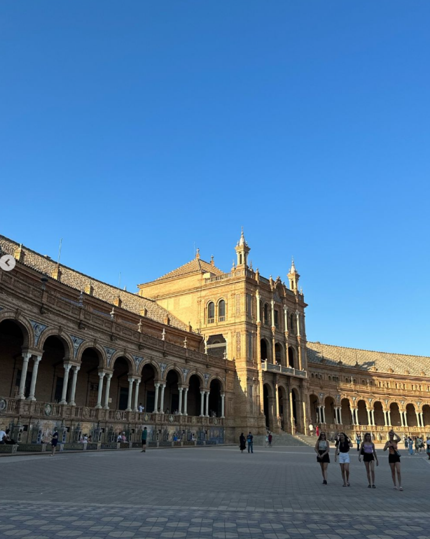 Δανάη Μπάρκα: Ανάρτησε νέες φωτογραφίες από την Ισπανία στο Instagram 